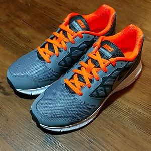 NWT Nike Downshifter 6 (GS/PS) Boys Sz 5